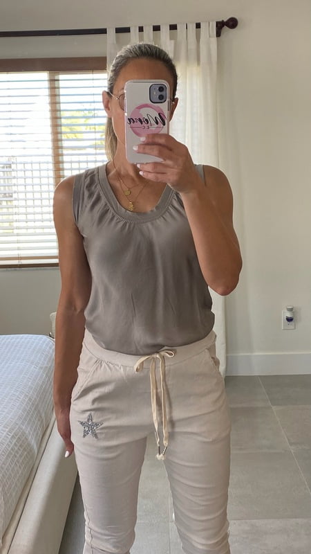 SILKY SLEEVELESS TOP