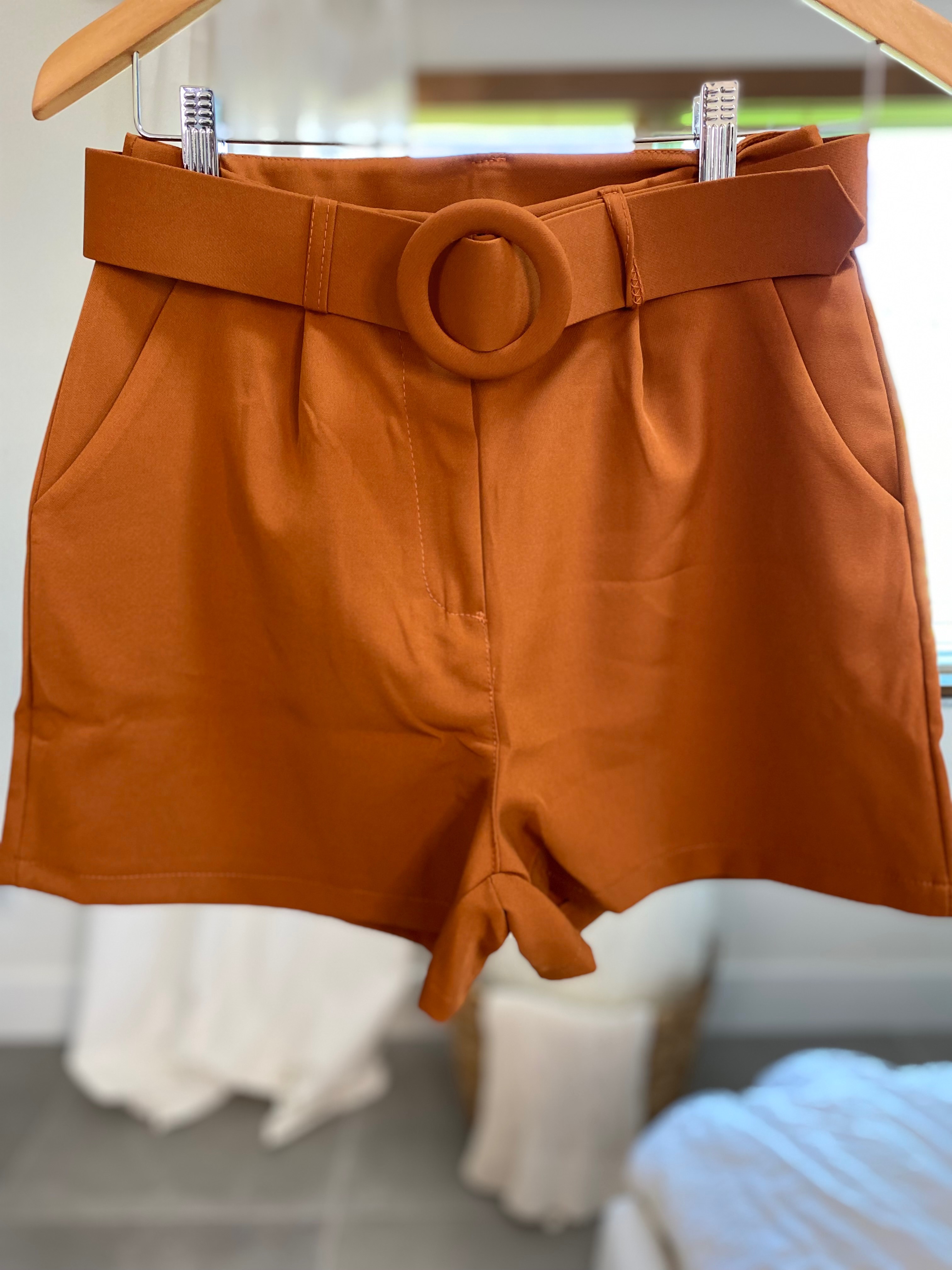 SHORTS WITH BELT